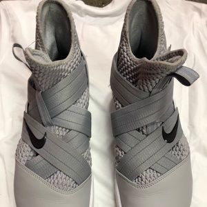 Men Nike Lebron Soldier Shoes  10.5 US Grey Black